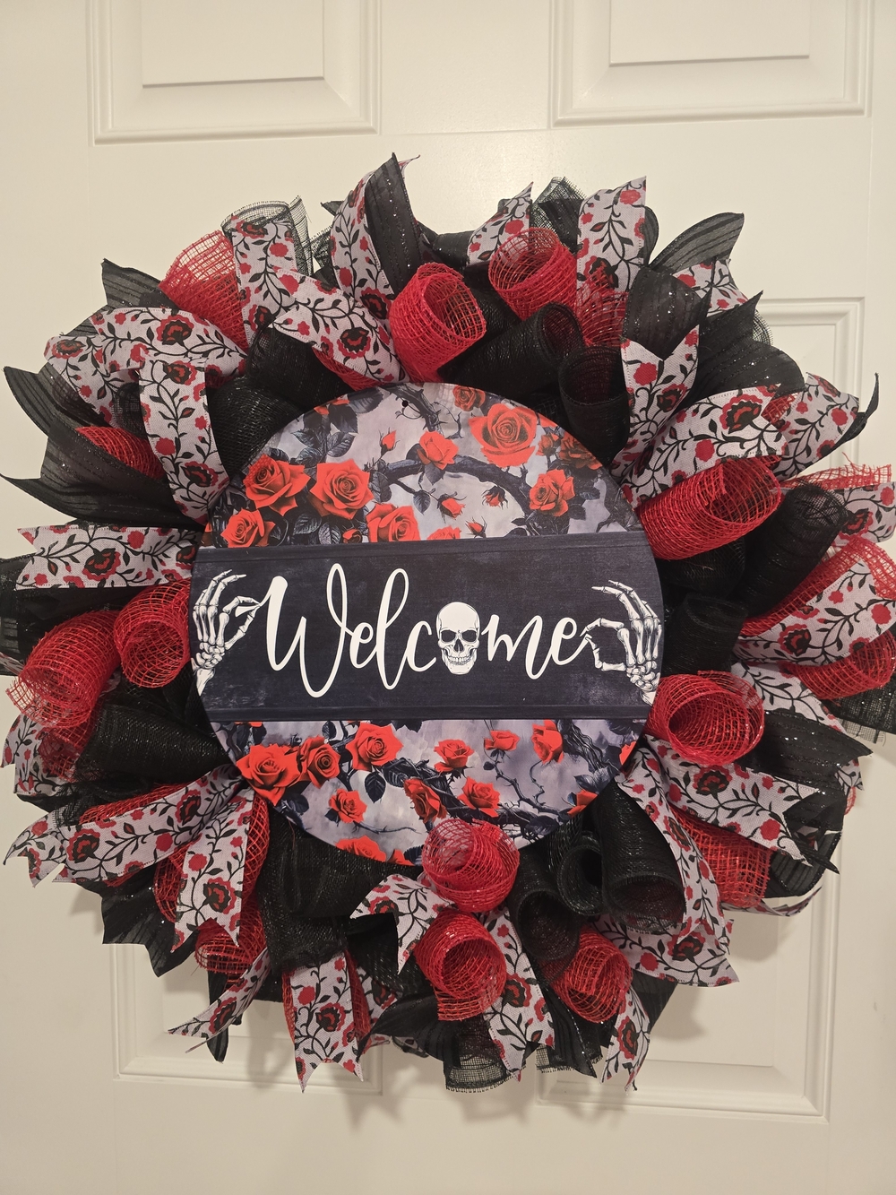 W171 – Gothic Red Rose Halloween Welcome Wreath
Handmade Halloween wreath featur